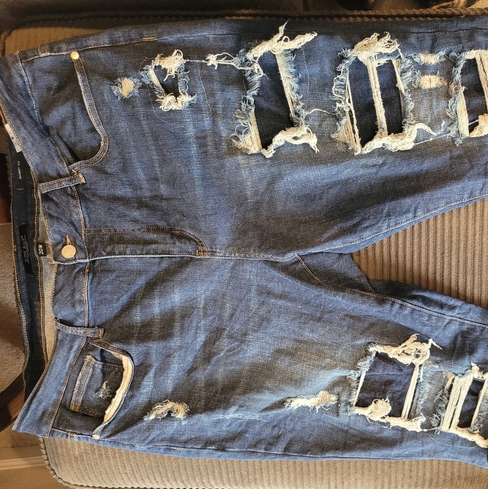 Judy Blue skinny fit destroyed Blue patch jeans.